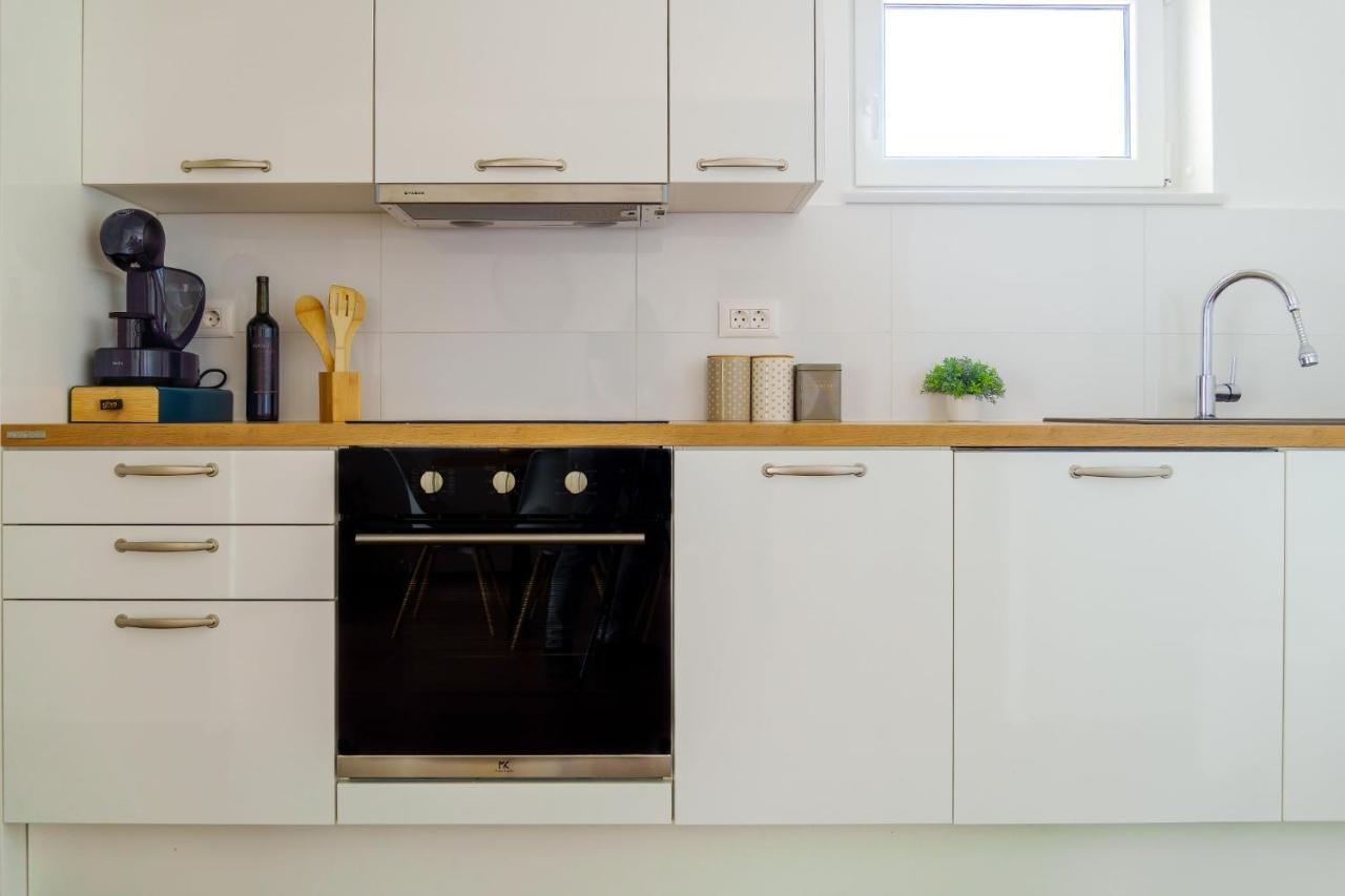 Family Apartment Vitlic Макарска Екстериор снимка